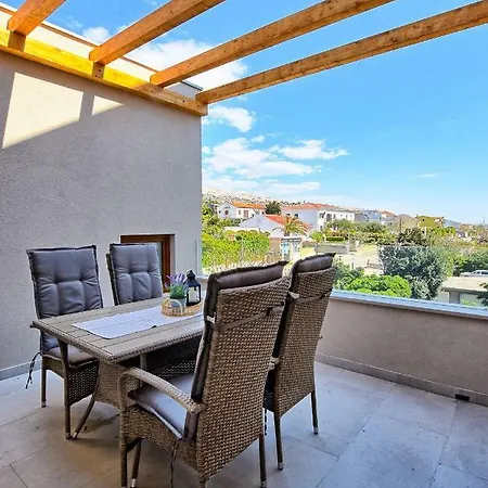 Apartments Villa Laura Pag Town Exterior photo