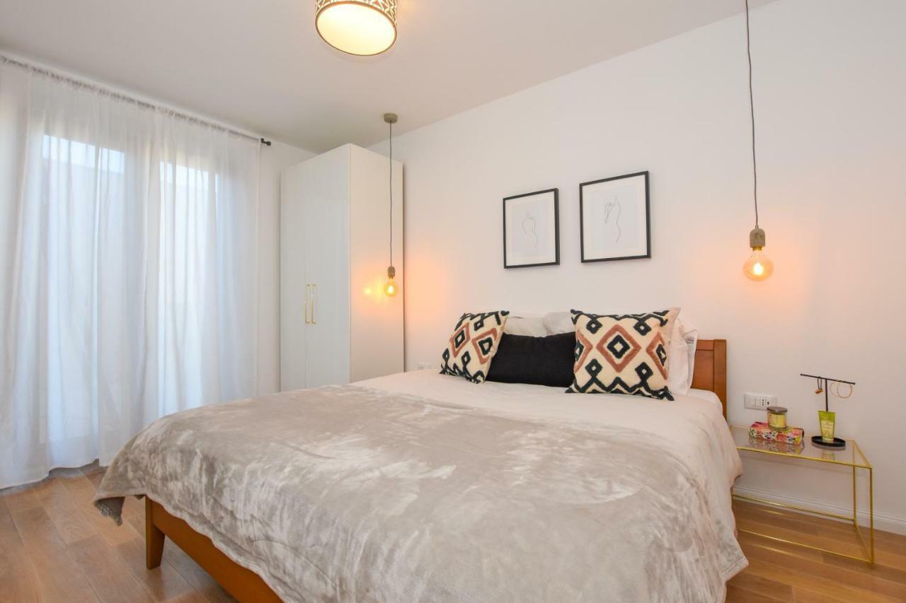 Laura Apartment *